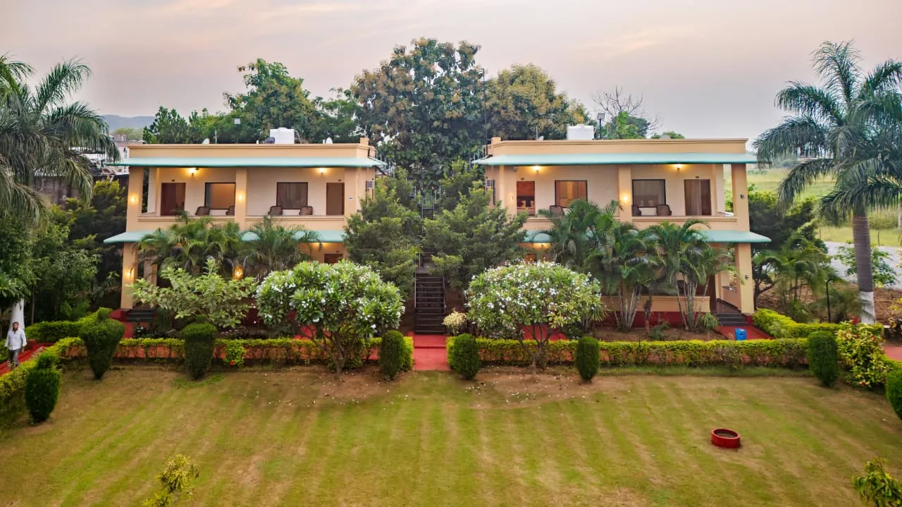 Moti Bagh Resort Ranthambore exterior with manicured lawn